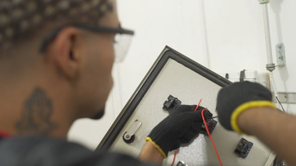 ELETRICISTA INDUSTRIAL