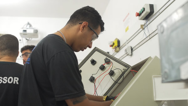 ELETRICISTA INDUSTRIAL