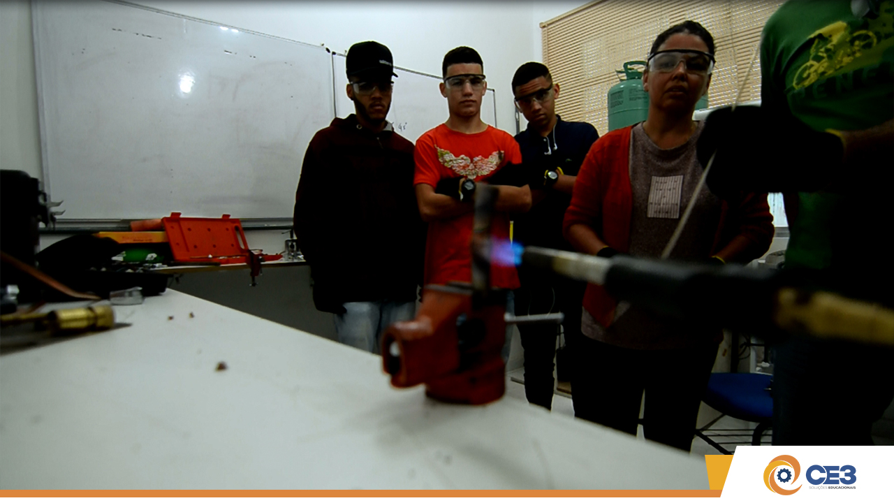 INSTALAÇÃO E MANUTENÇÃO DE SPLIT